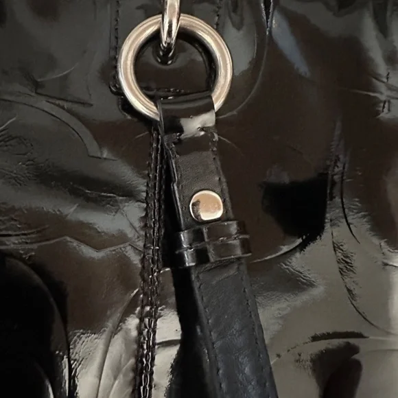 Embossed coach bag - Picture 13 of 15